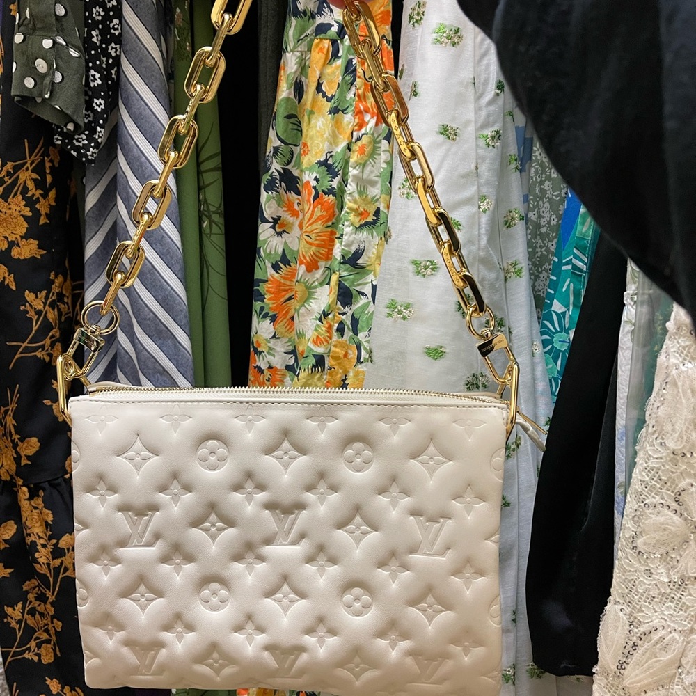 LV Louis Vuitton Coussin PM - white / cream NEW